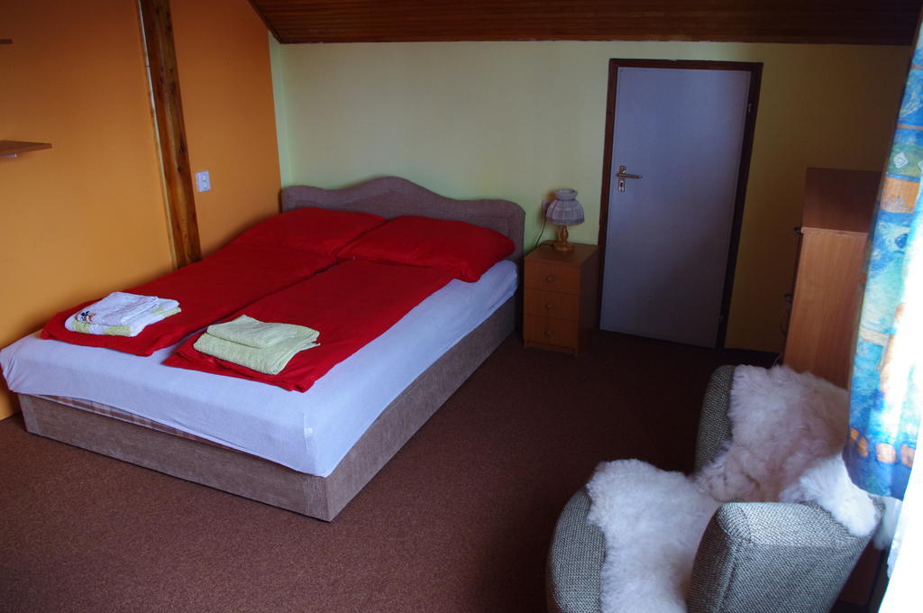 Horvath Kert Vendeghaz Hotel Zirc Room photo